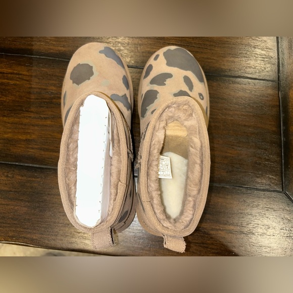 Brand new never worn ultra mini uggs! - Picture 7 of 10